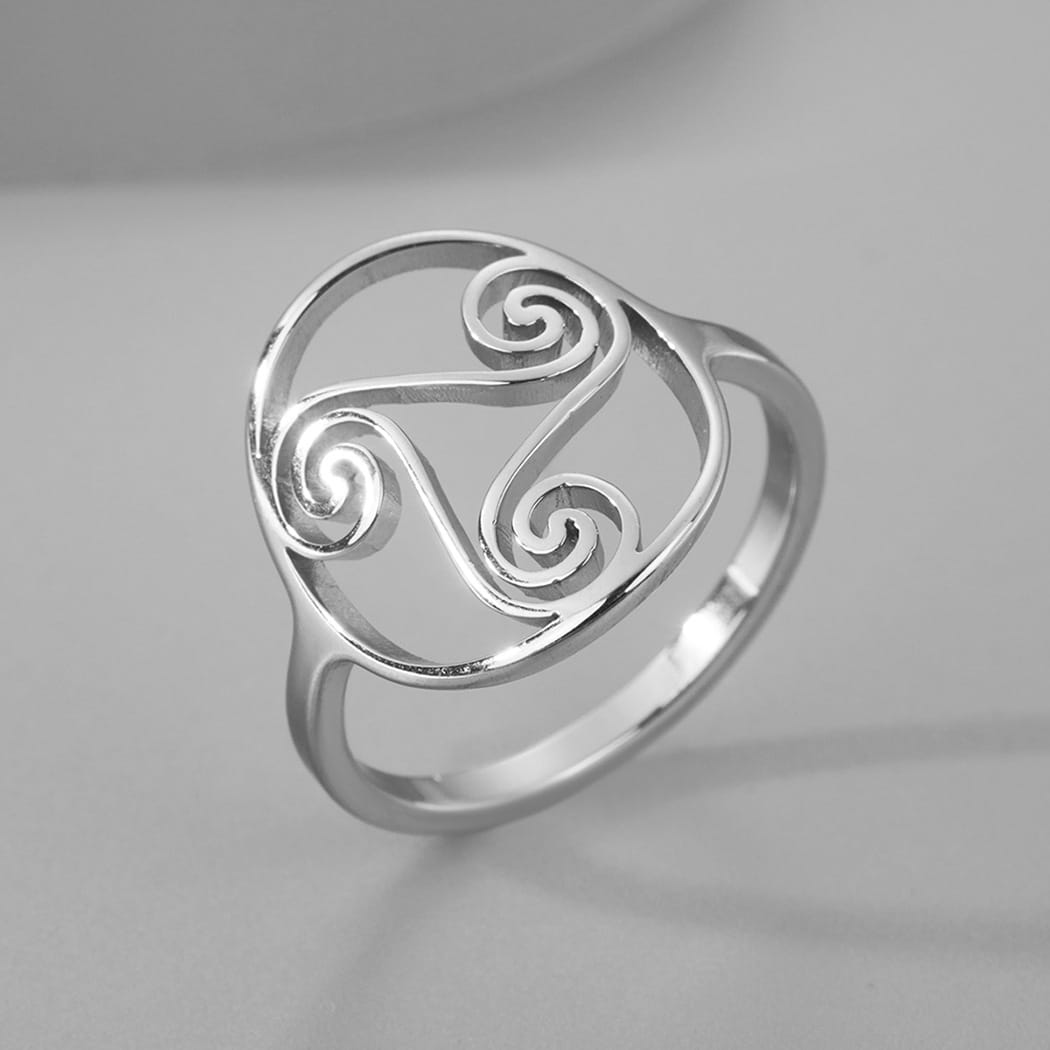 Rune Guardian Ring: Symbolic Protection and Inner Strength