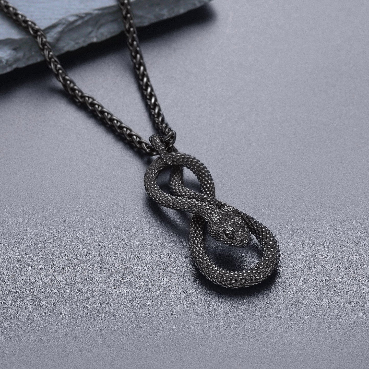 Gothic Eight Pythons Chain Armor Necklace for