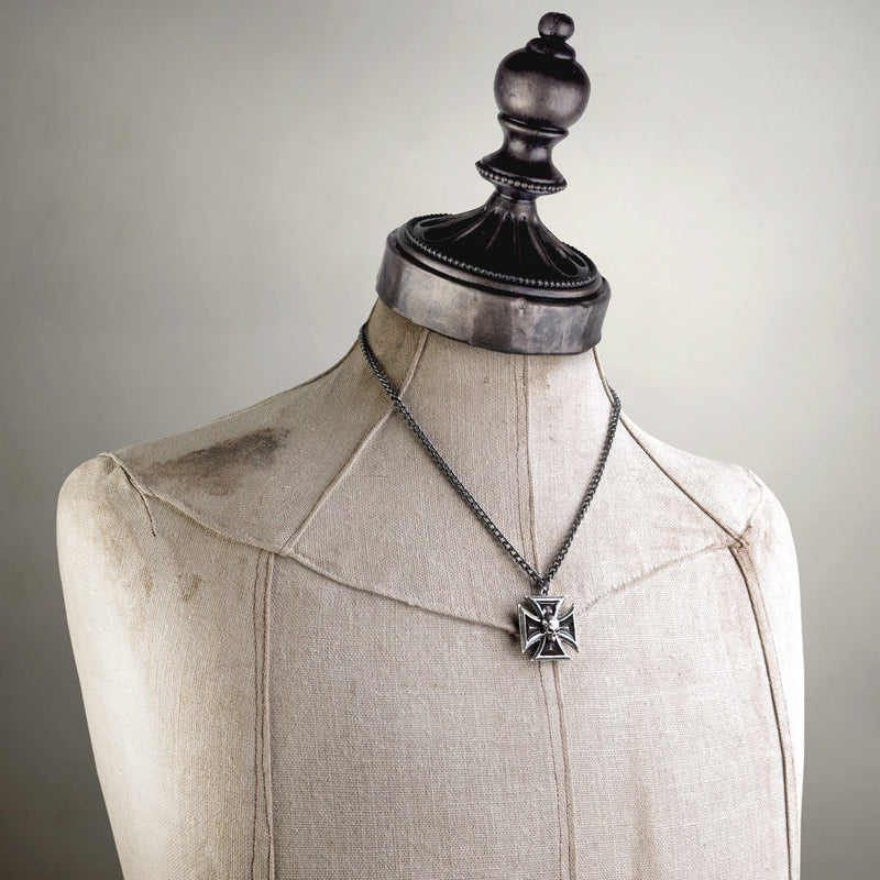 Black Knights Skull Cross Pendant by Alchemy Gothic
