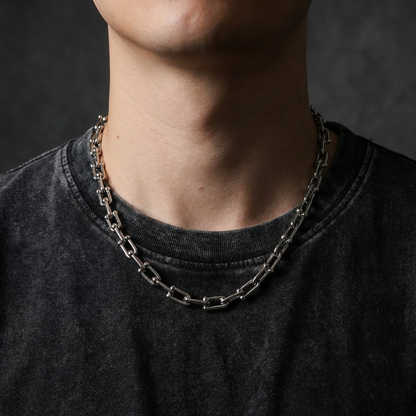 Rebels Clasp Necklace